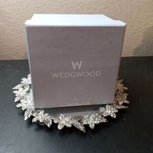 EXQUISITE NIB Wedgewood Trinket Box